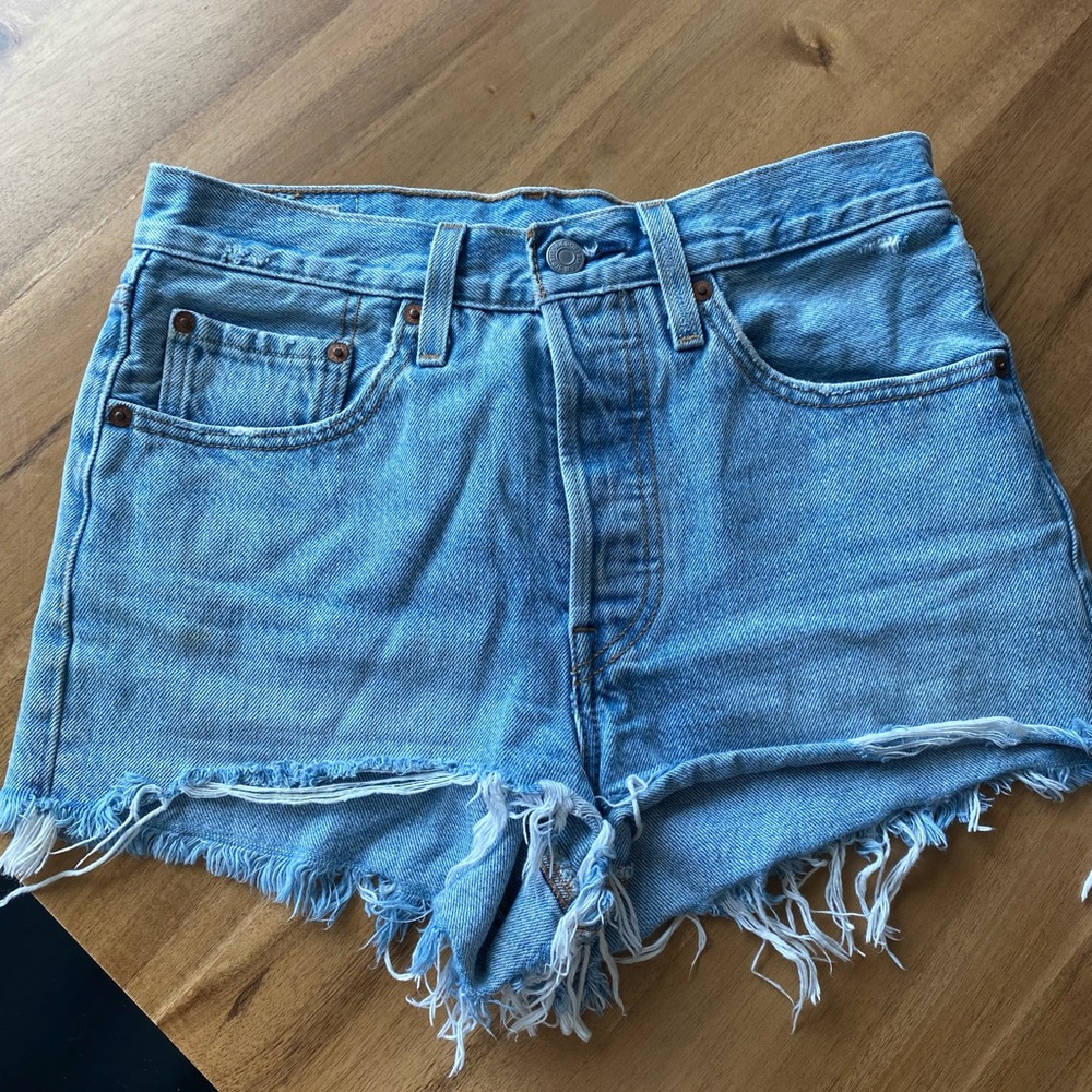 Levi’s mid rise jean shorts